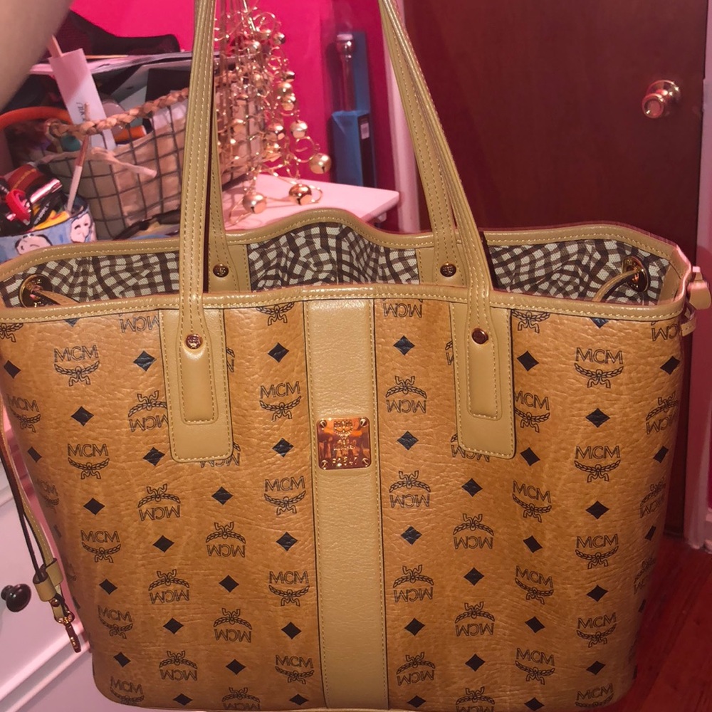 MCM Reversible Liz Shopper in Visetos - Cognac